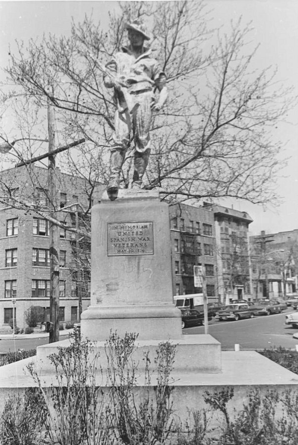 Copyright photo from the Samuel Berg Collection at the Newark Public Library.  To view the collection please visit their 
[url=https://cdm17229.contentdm.oclc.org/digital/collection/p17229coll6]web site[/url]. 
