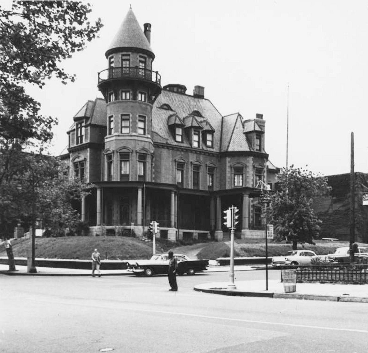 Copyright photo from the Samuel Berg Collection at the Newark Public Library.  To view the collection please visit their 
[url=https://cdm17229.contentdm.oclc.org/digital/collection/p17229coll6]web site[/url]. 
