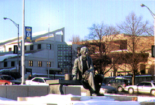 lincolnstatue21.jpg