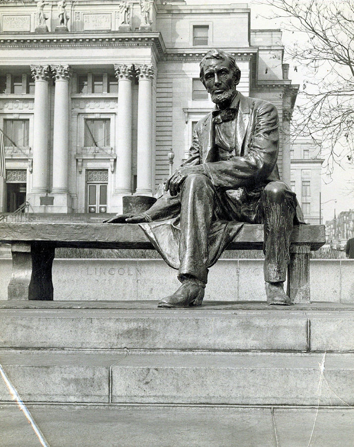 lincolnstatue31.jpg